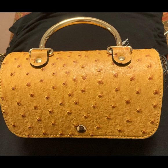 Small purse mustard color with gold accent handle - Picture 2 of 8